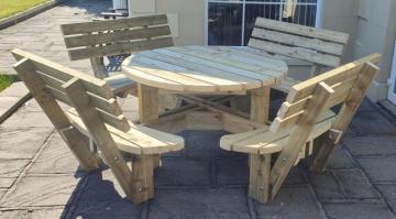 Round picnic table with back support